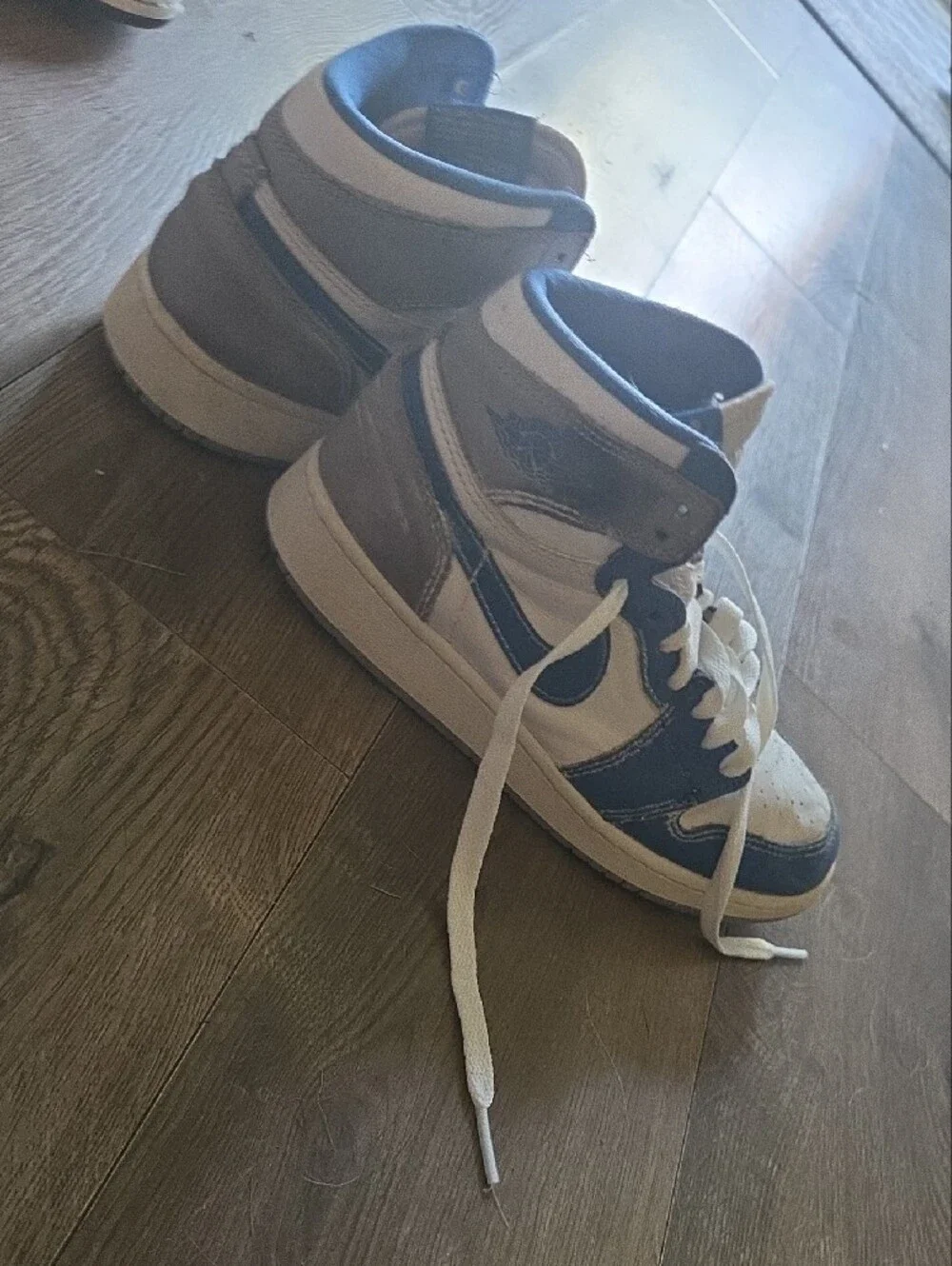 Boys High-Top Nike in White and Blue - Boys Sizs 5